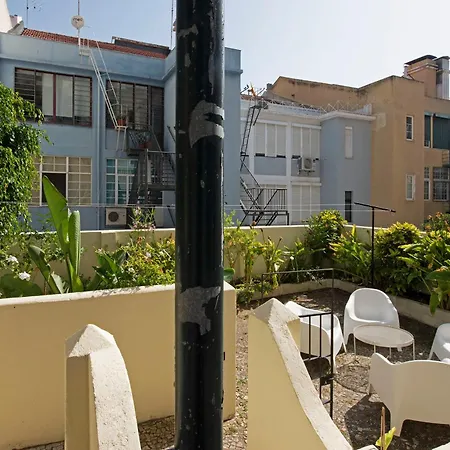 Traditional With Garden בית נופש