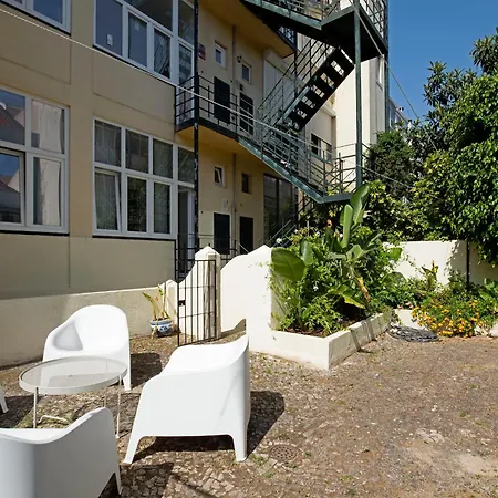 Traditional With Garden בית נופש ליסבון
